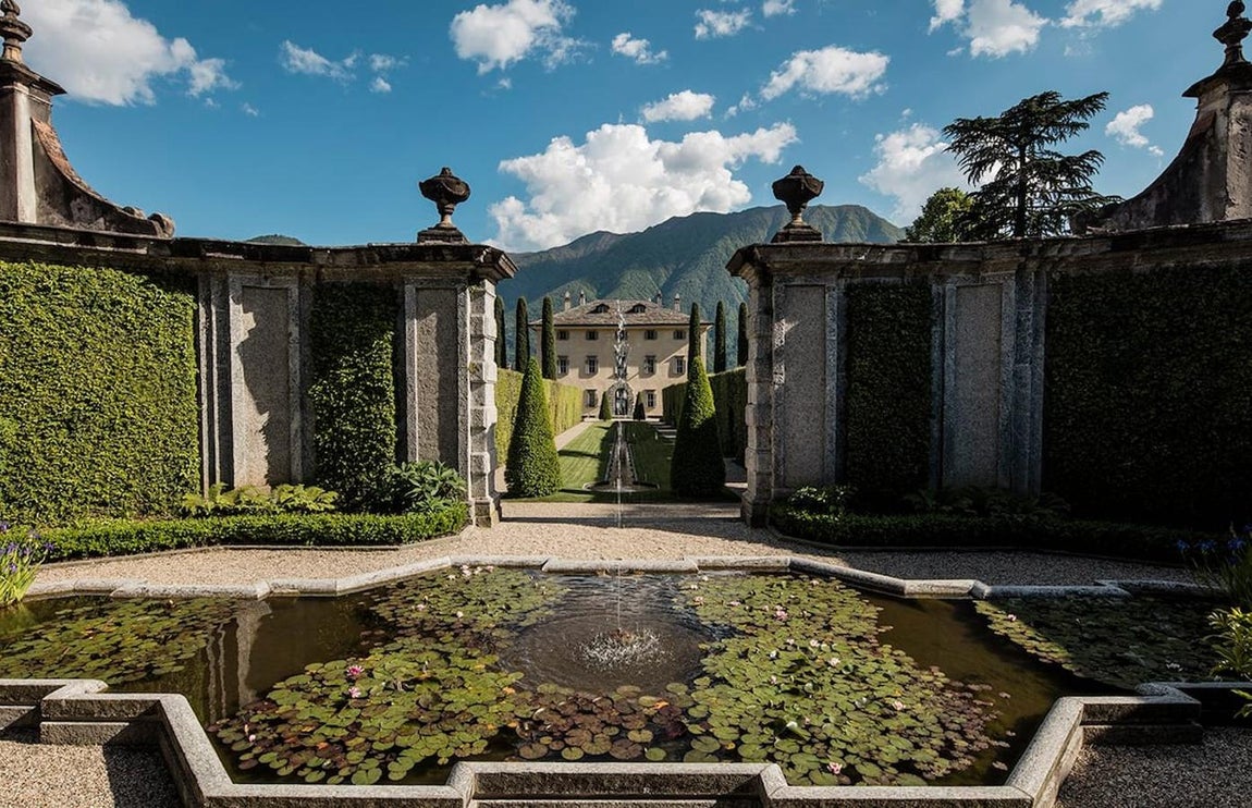 La mansión de Gucci que se alquila en Airbnb. Los afortunados podrán disfrutar de esta mansión de cuatro plantas situada en la parte occidental del lago que refleja la opulencia italiana en su máximo exponente. Desde sus cuidados jardines a la gran piscina exterior. No le falta detalle.