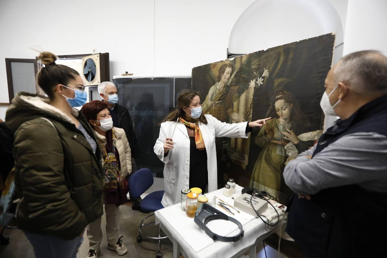 Así trabajan los restauradores del Museo de Bellas Artes de Córdoba, en imágenes