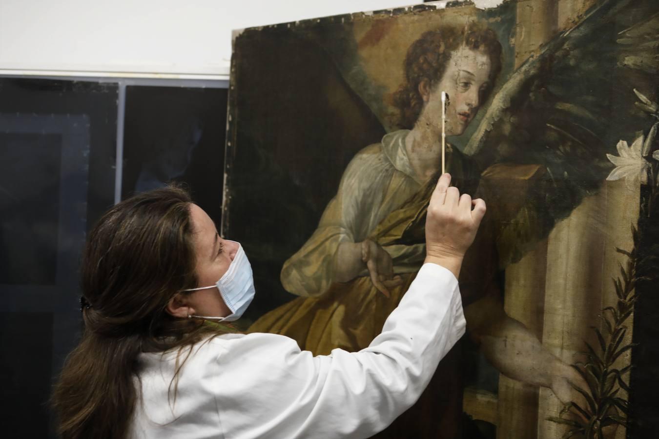 Así trabajan los restauradores del Museo de Bellas Artes de Córdoba, en imágenes