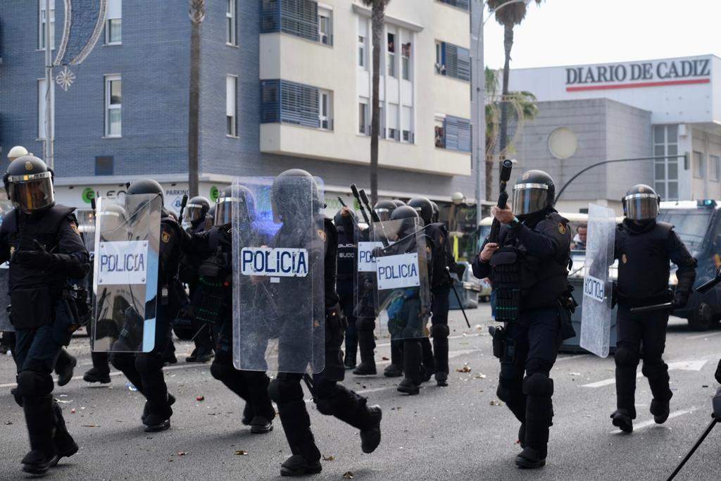 Fotos: Así ha sido la carga policial en la Avenida de Cádiz tras la manifestación de los trabajadores del Metal