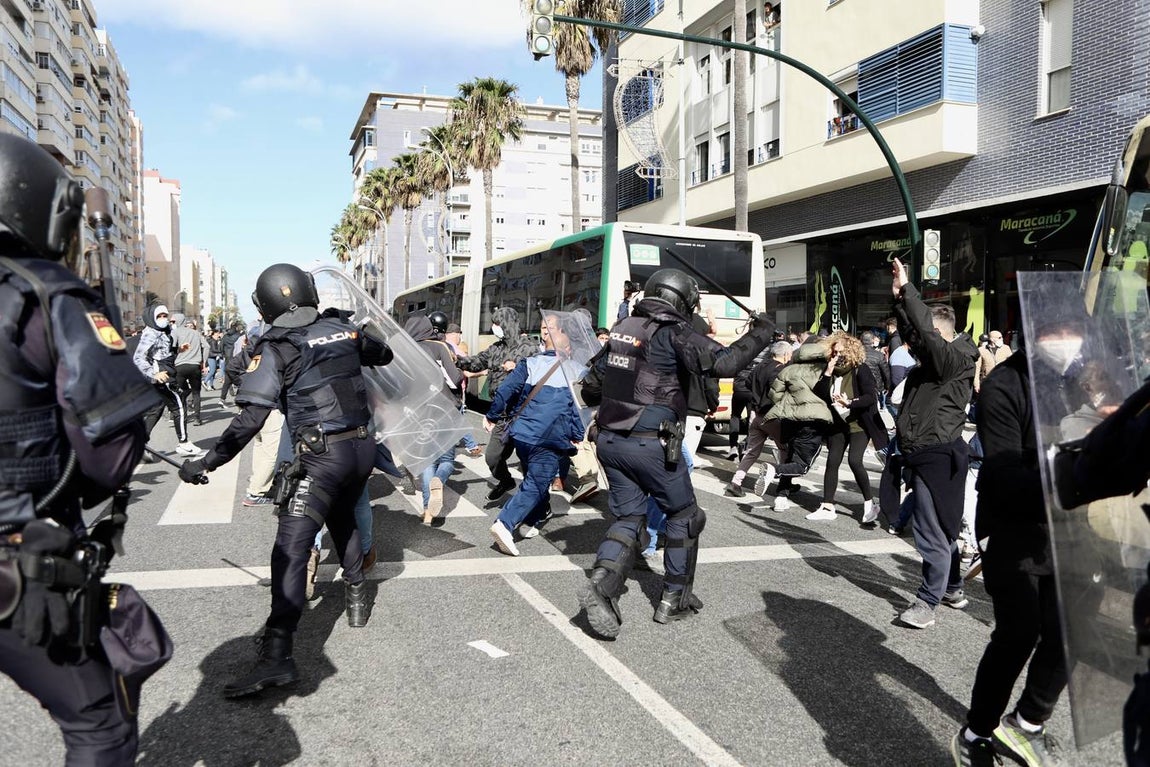 FOTOS: Huelga del Metal el 23-N, un día muy triste para Cádiz y su Bahía