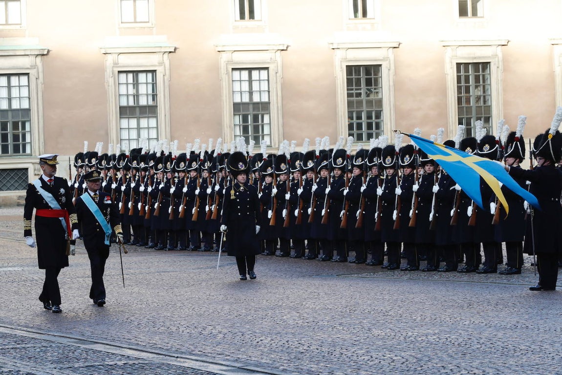 Ambos Reyes lucieron uniforme de capitán general de la Armada. 