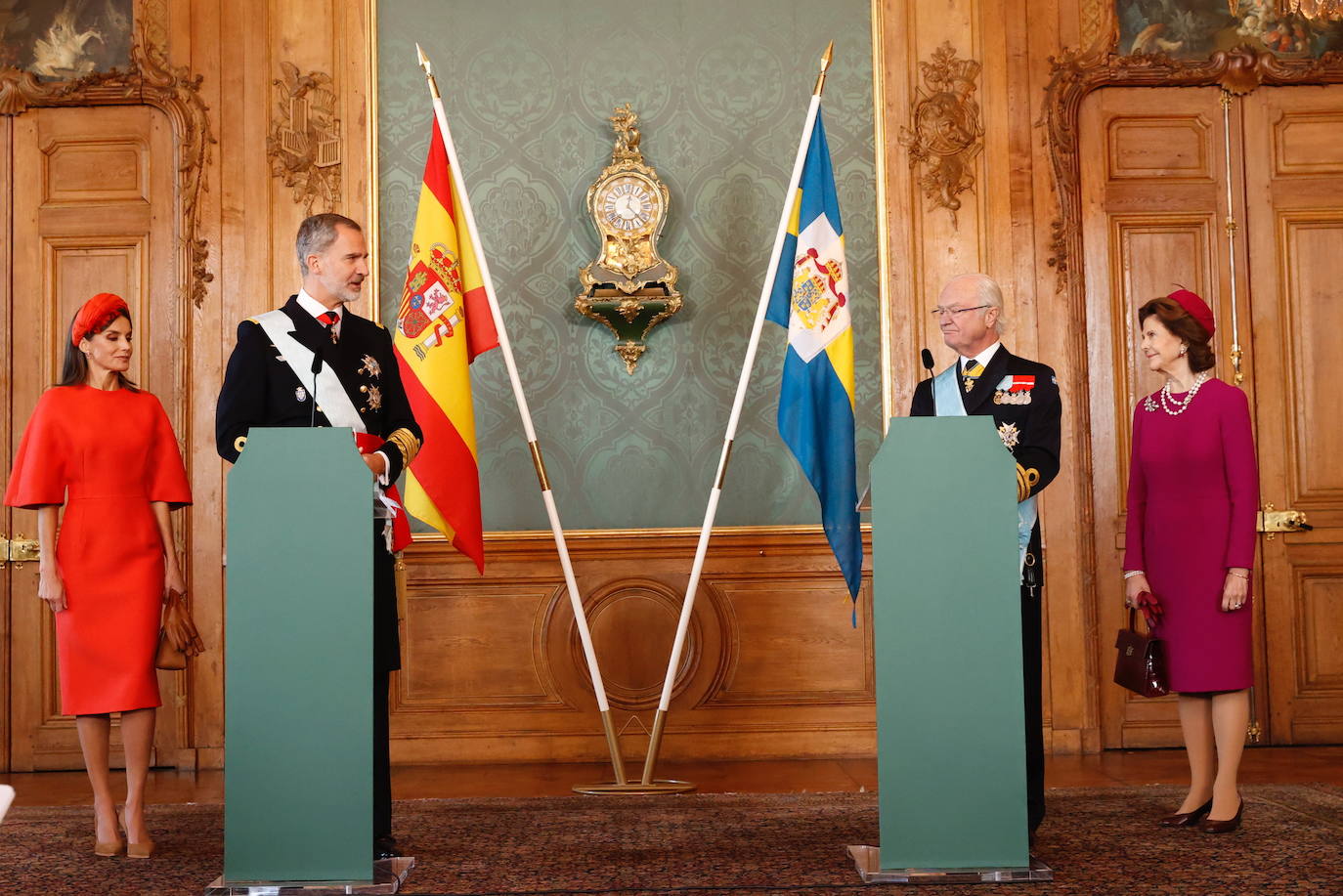 Don Felipe y el Rey sueco durante su discurso. 