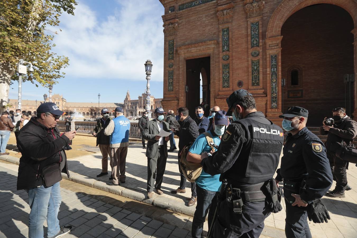 En imágenes, la protesta en Sevilla de policías nacionales y guardias civiles contra la reforma de la ley de seguridad ciudadana