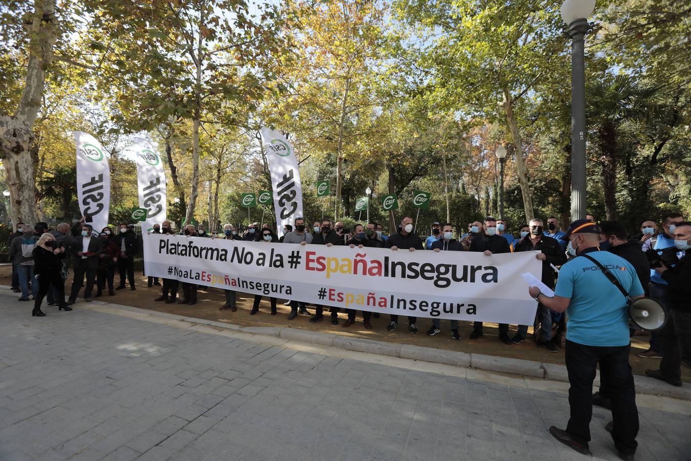 En imágenes, la protesta en Sevilla de policías nacionales y guardias civiles contra la reforma de la ley de seguridad ciudadana