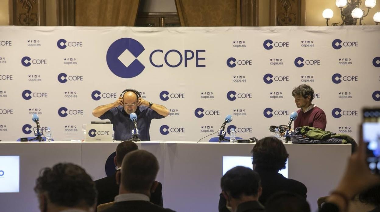 &#039;La Linterna&#039; de la Cope, en directo desde Córdoba, en imágenes