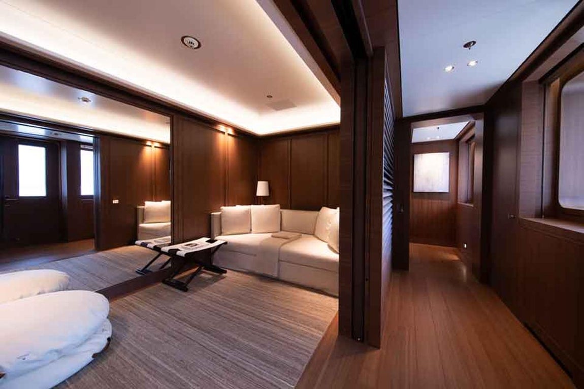 'Drizzle', el yate que Amancio Ortega vende por 76 millones. Entre otros detalles, además de varias salas de estar, tiene un cine, gimnasio y un despacho.
