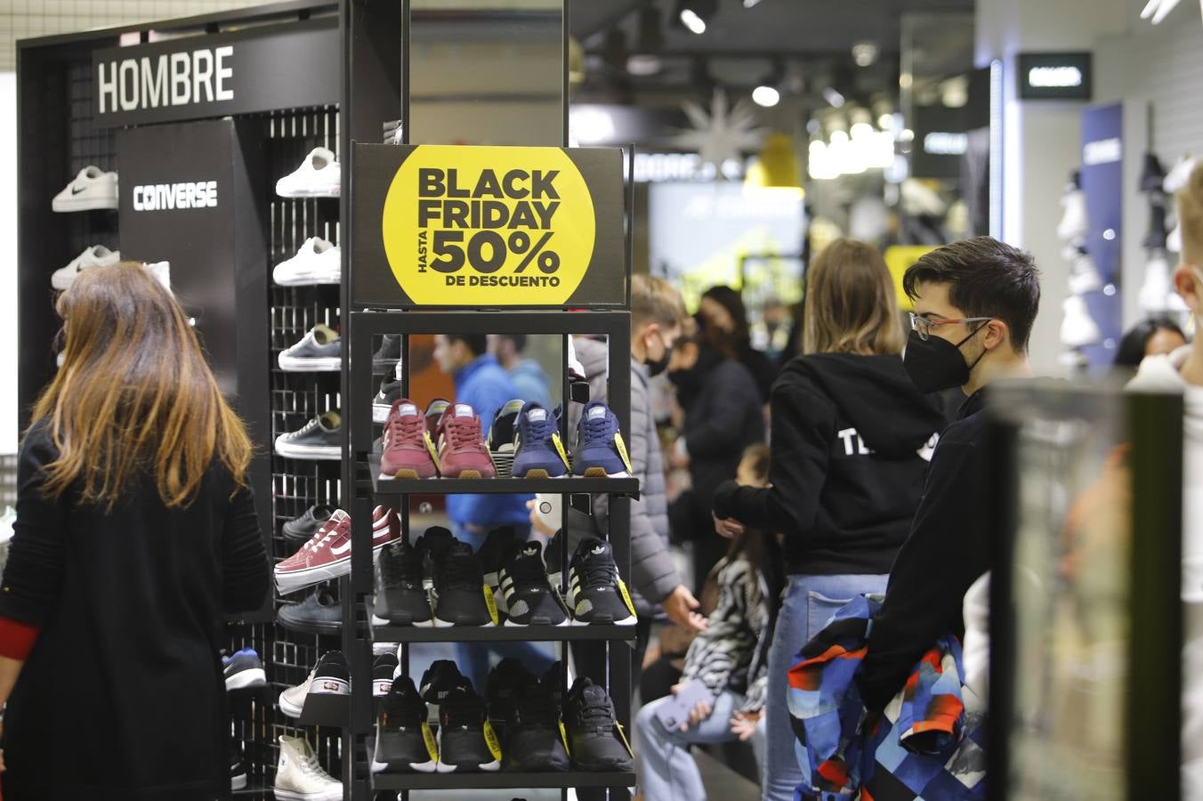 Black Friday 2021 | En imágenes, colas y calles llenas en Córdoba por los descuentos