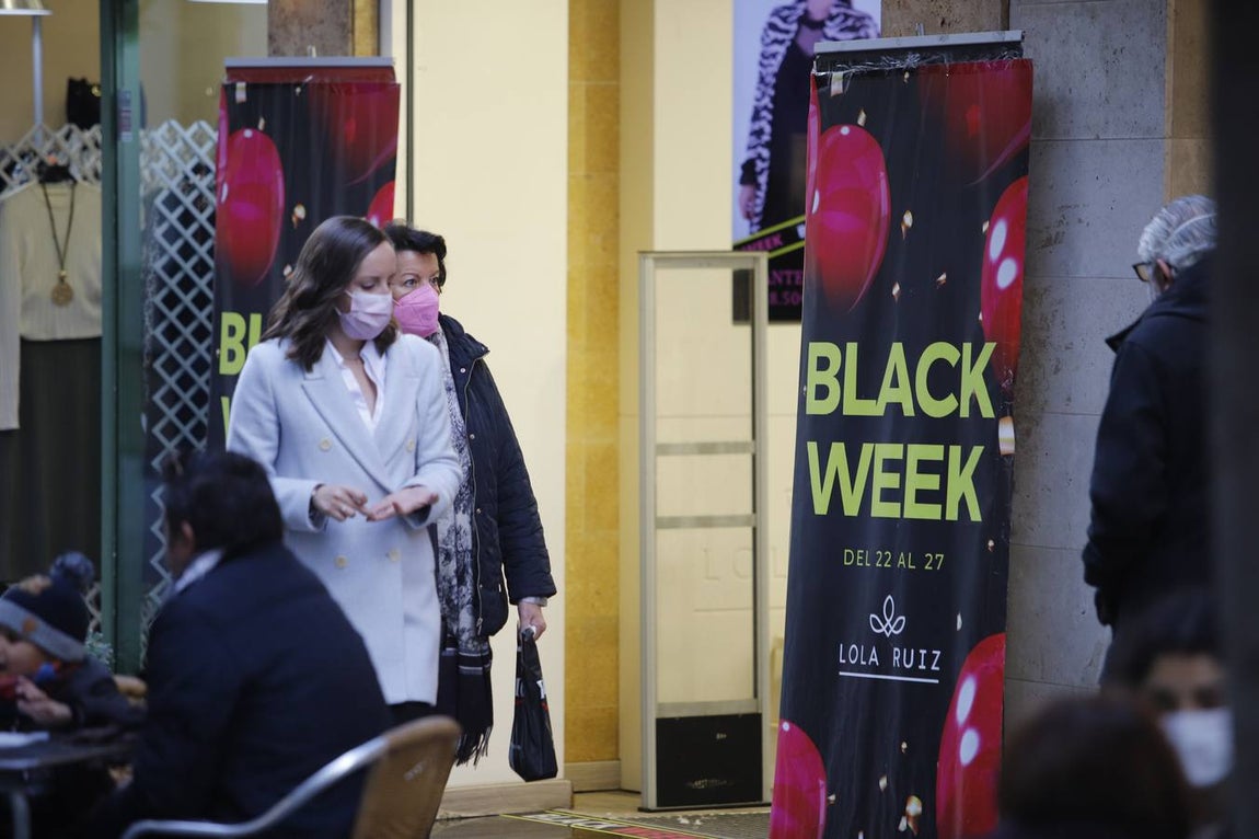 Black Friday 2021 | En imágenes, colas y calles llenas en Córdoba por los descuentos