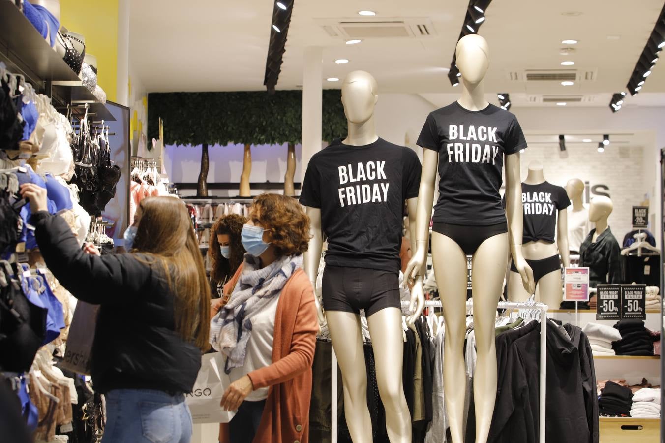 Black Friday 2021 | En imágenes, colas y calles llenas en Córdoba por los descuentos