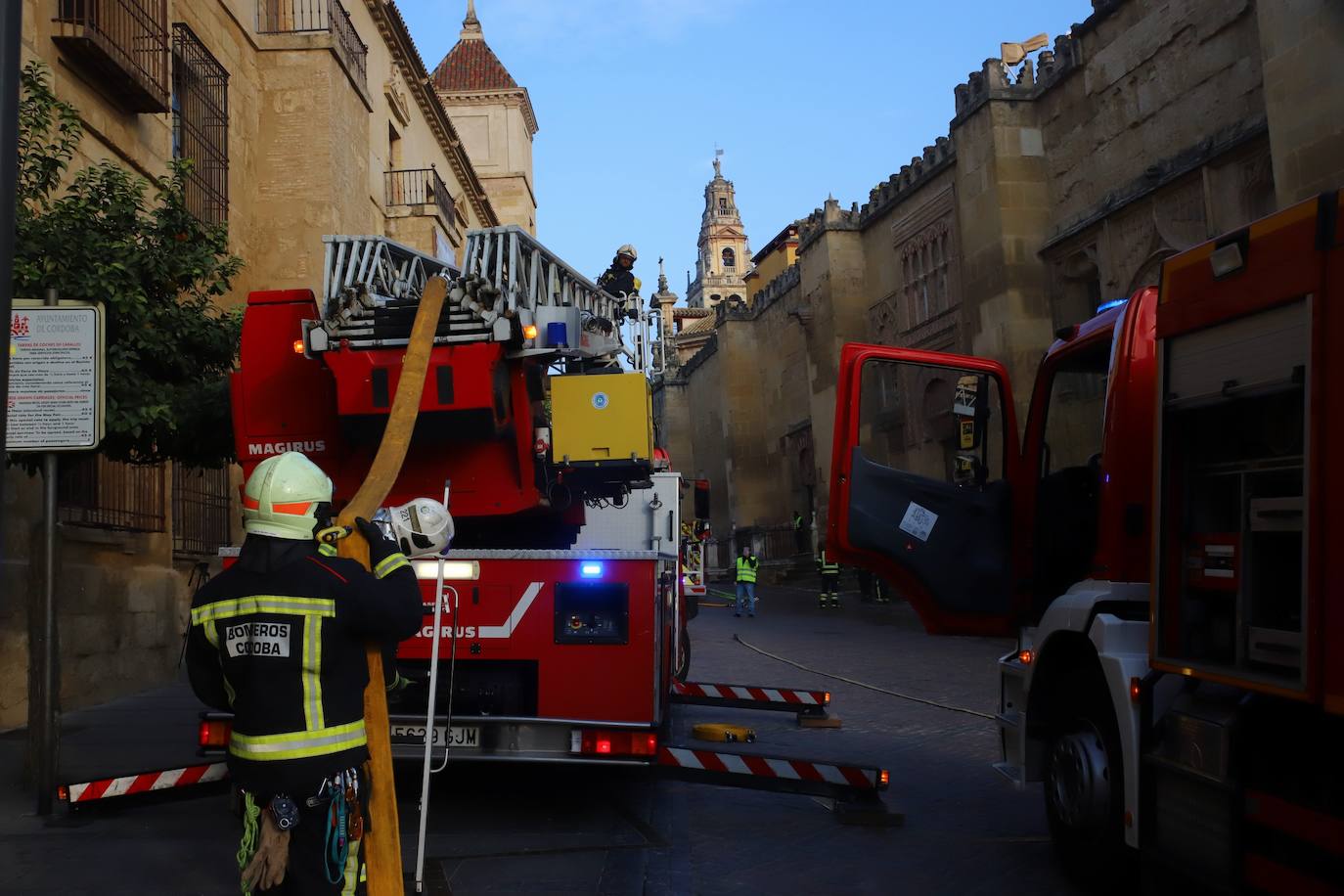 En imágenes, el simulacro de incendio en la Mezquita-Catedral de Córdoba