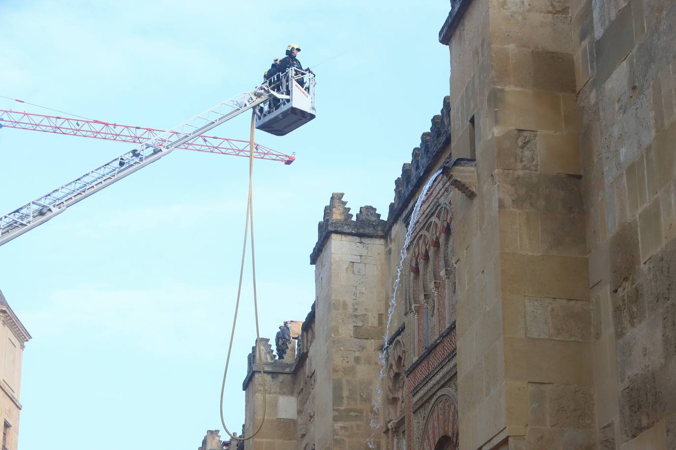 En imágenes, el simulacro de incendio en la Mezquita-Catedral de Córdoba