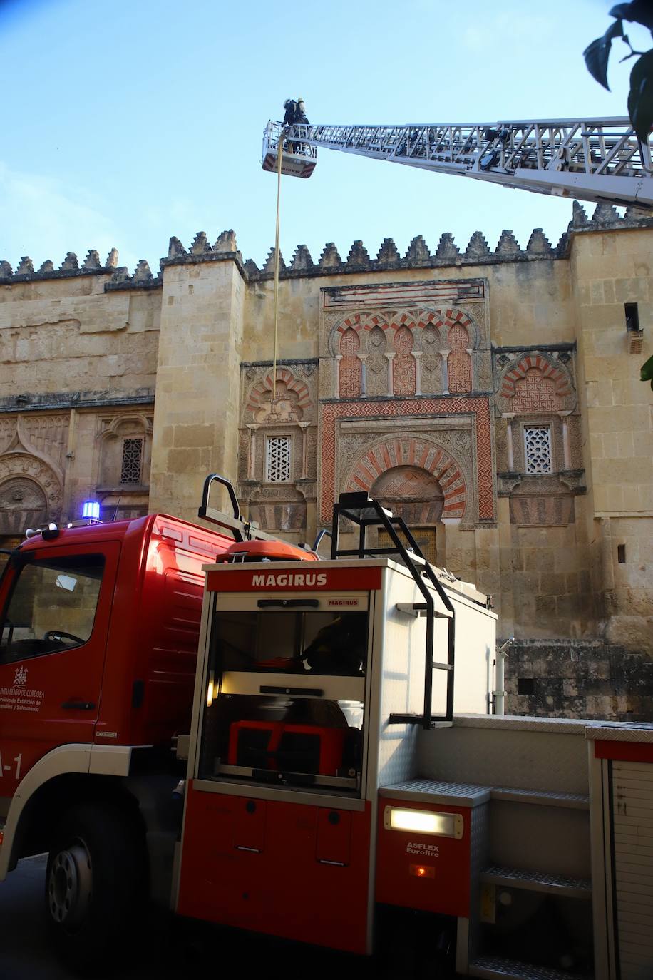 En imágenes, el simulacro de incendio en la Mezquita-Catedral de Córdoba