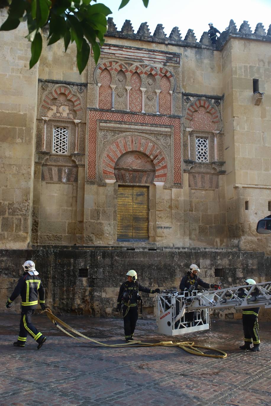 En imágenes, el simulacro de incendio en la Mezquita-Catedral de Córdoba