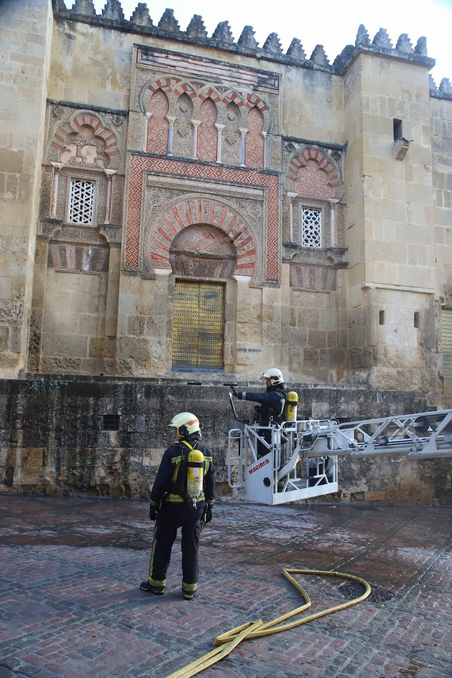 En imágenes, el simulacro de incendio en la Mezquita-Catedral de Córdoba