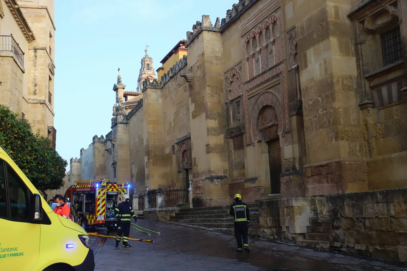 En imágenes, el simulacro de incendio en la Mezquita-Catedral de Córdoba