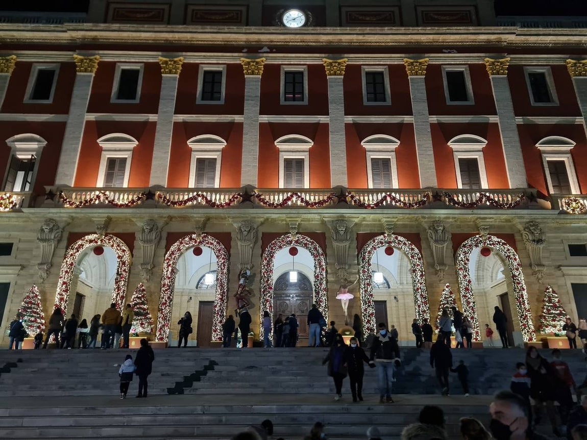 FOTOS: Monchi enciende la iluminación de Navidad en San Fernando