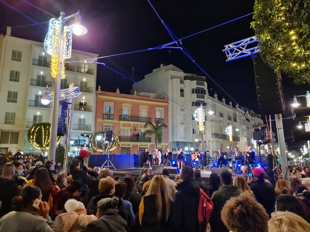 FOTOS: Monchi enciende la iluminación de Navidad en San Fernando