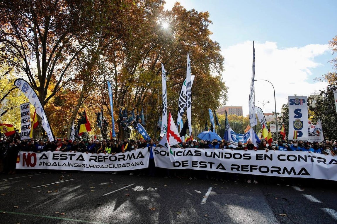 La manifestación estuvo encabezada por los principales sindicatos policiales. 
