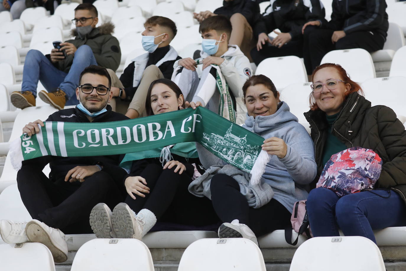 La grada disfruta de la goleada del Córdoba CF al Mérida, en imágenes