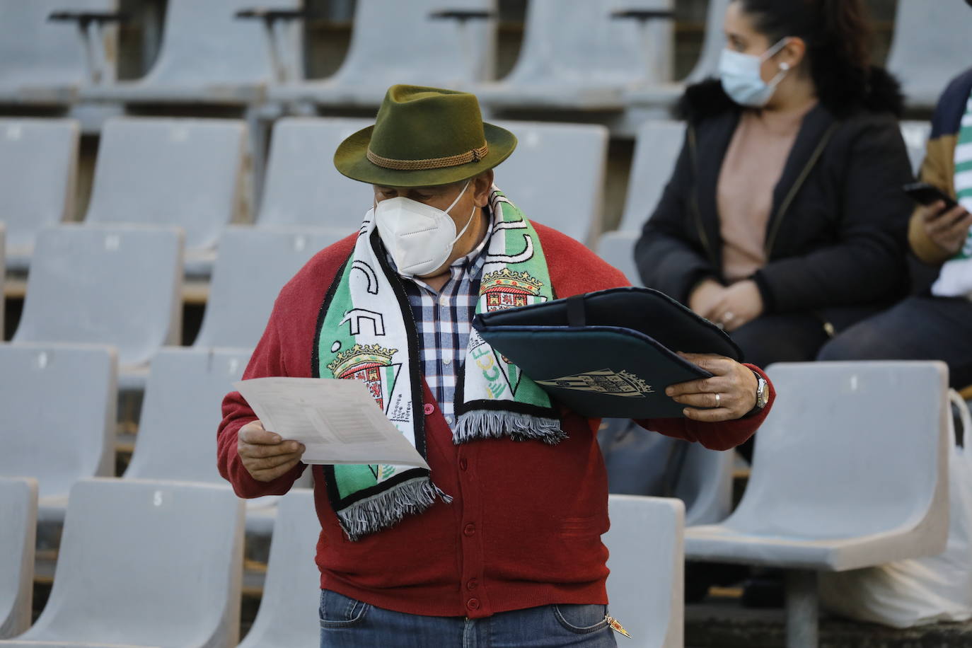 La grada disfruta de la goleada del Córdoba CF al Mérida, en imágenes