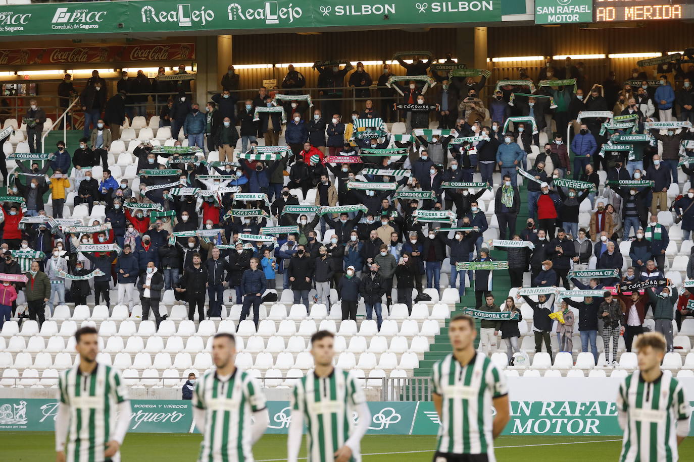 La grada disfruta de la goleada del Córdoba CF al Mérida, en imágenes