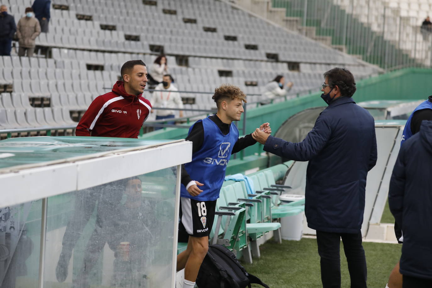 La grada disfruta de la goleada del Córdoba CF al Mérida, en imágenes