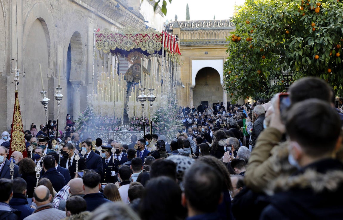 La procesión de acción de gracias de la Virgen de la Salud en Córdoba, en imágenes