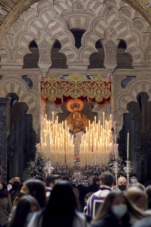 La procesión de acción de gracias de la Virgen de la Salud en Córdoba, en imágenes