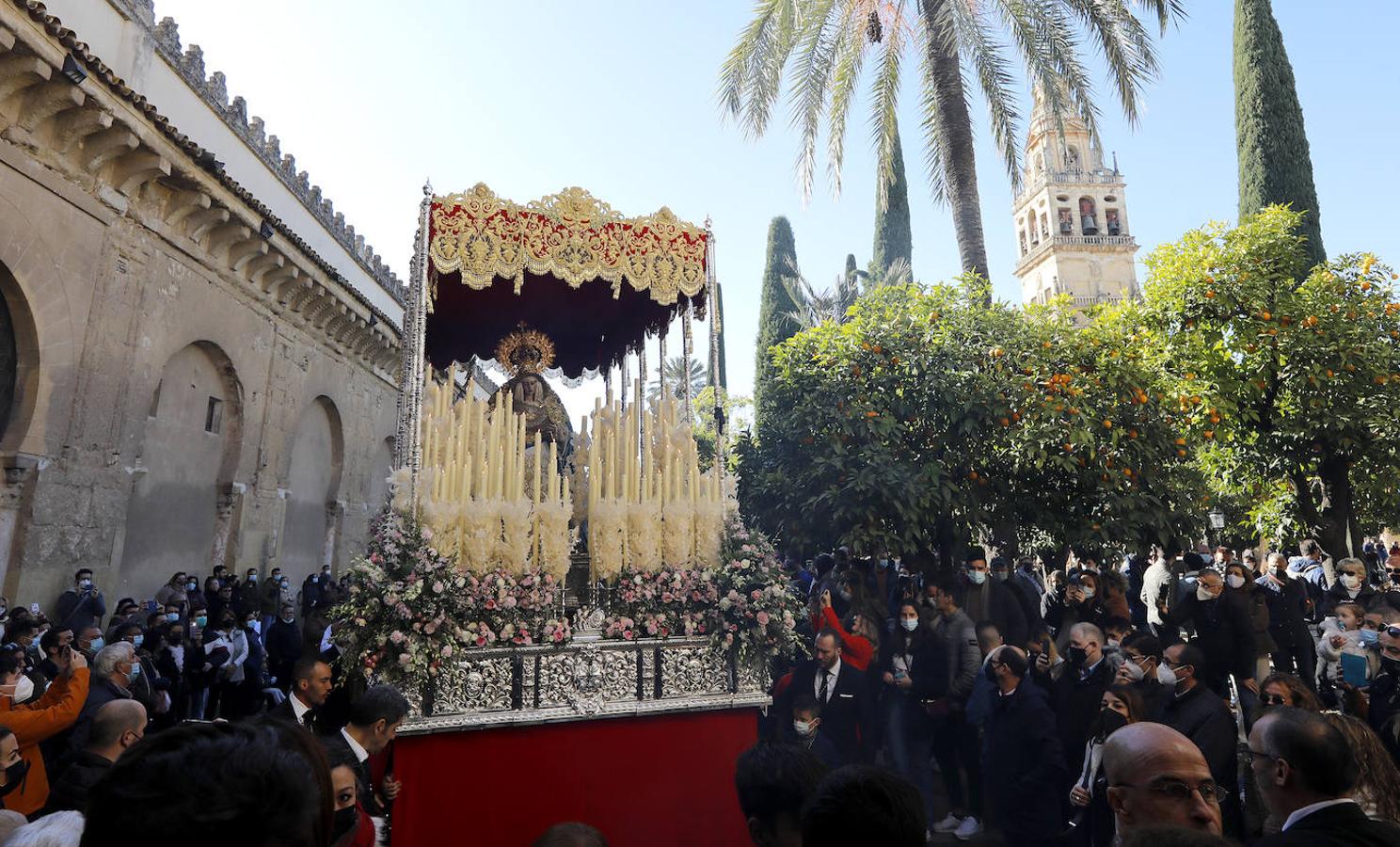 La procesión de acción de gracias de la Virgen de la Salud en Córdoba, en imágenes