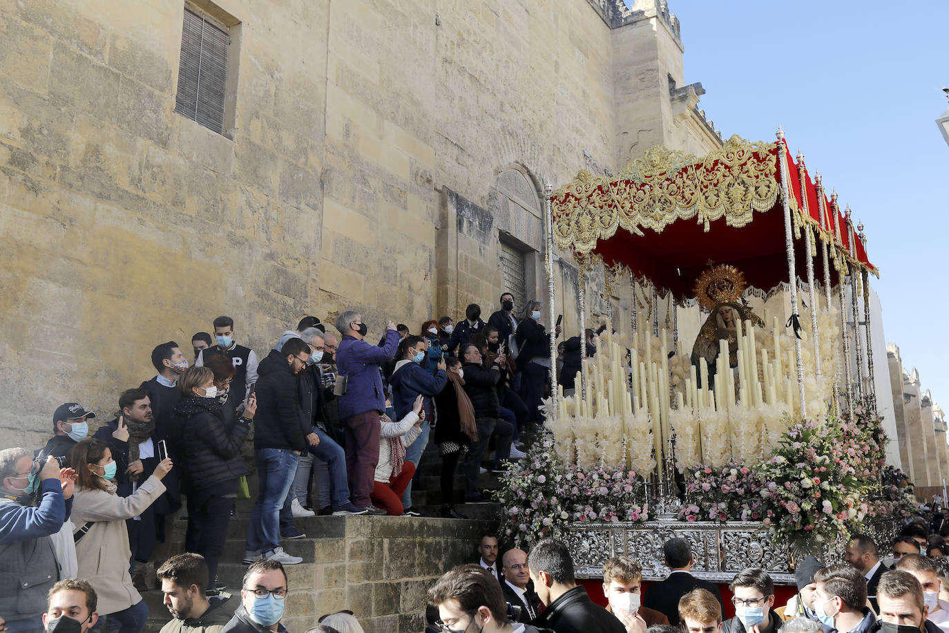 La procesión de acción de gracias de la Virgen de la Salud en Córdoba, en imágenes