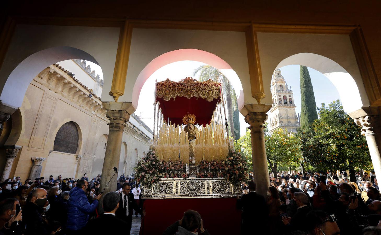 La procesión de acción de gracias de la Virgen de la Salud en Córdoba, en imágenes