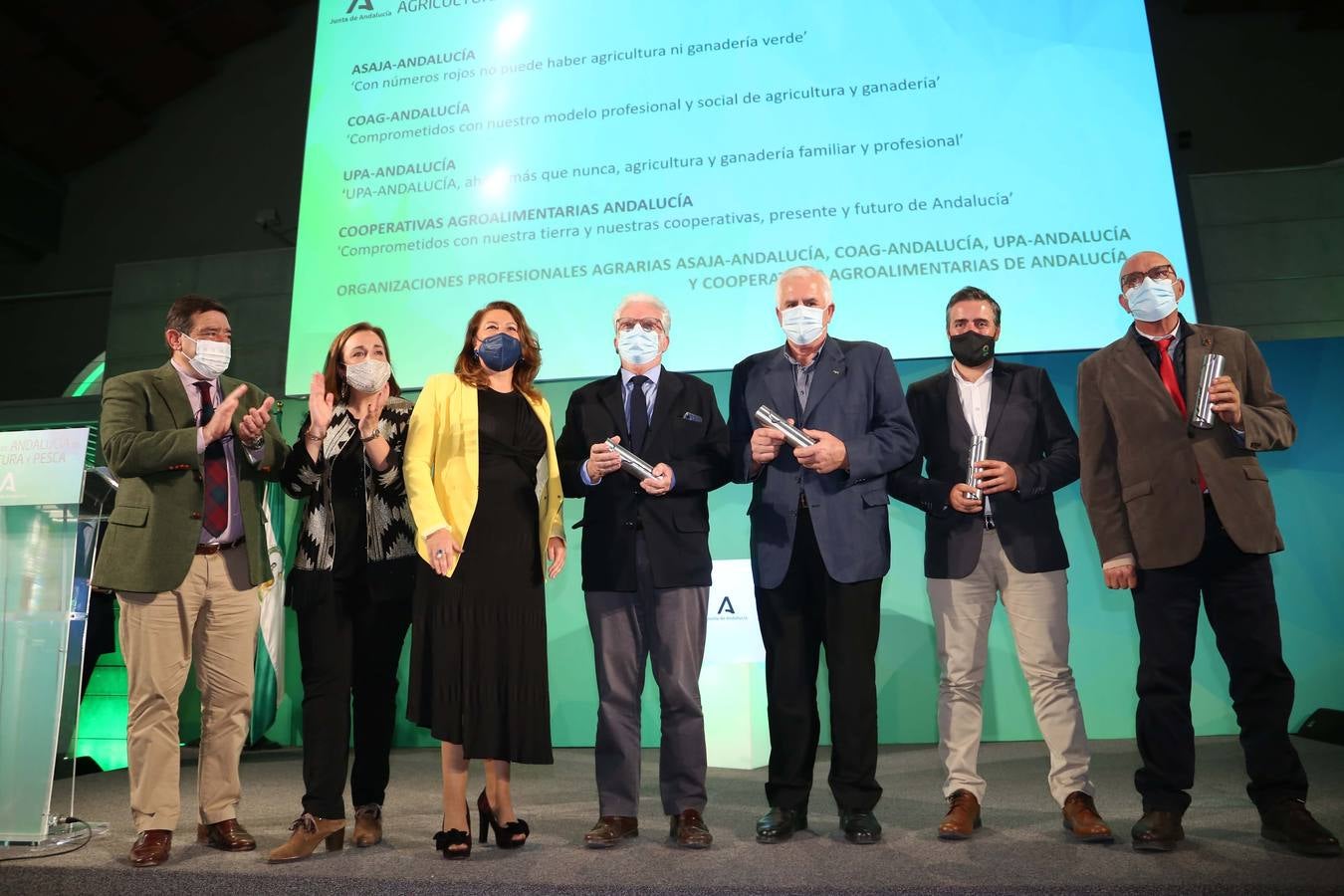 Foto de familia de los premiados por la consejería de Agricultura y Pesca de la Junta de Andalucía. ROCÍO RUZ