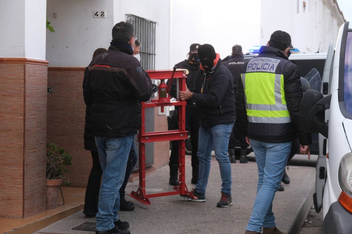 FOTOS: Desmantelado un laboratorio de cocaína en Chiclana