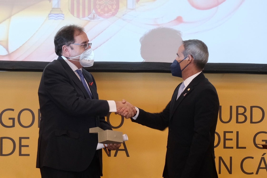 En imágenes: Conmemoración del 43 aniversario de la Constitución