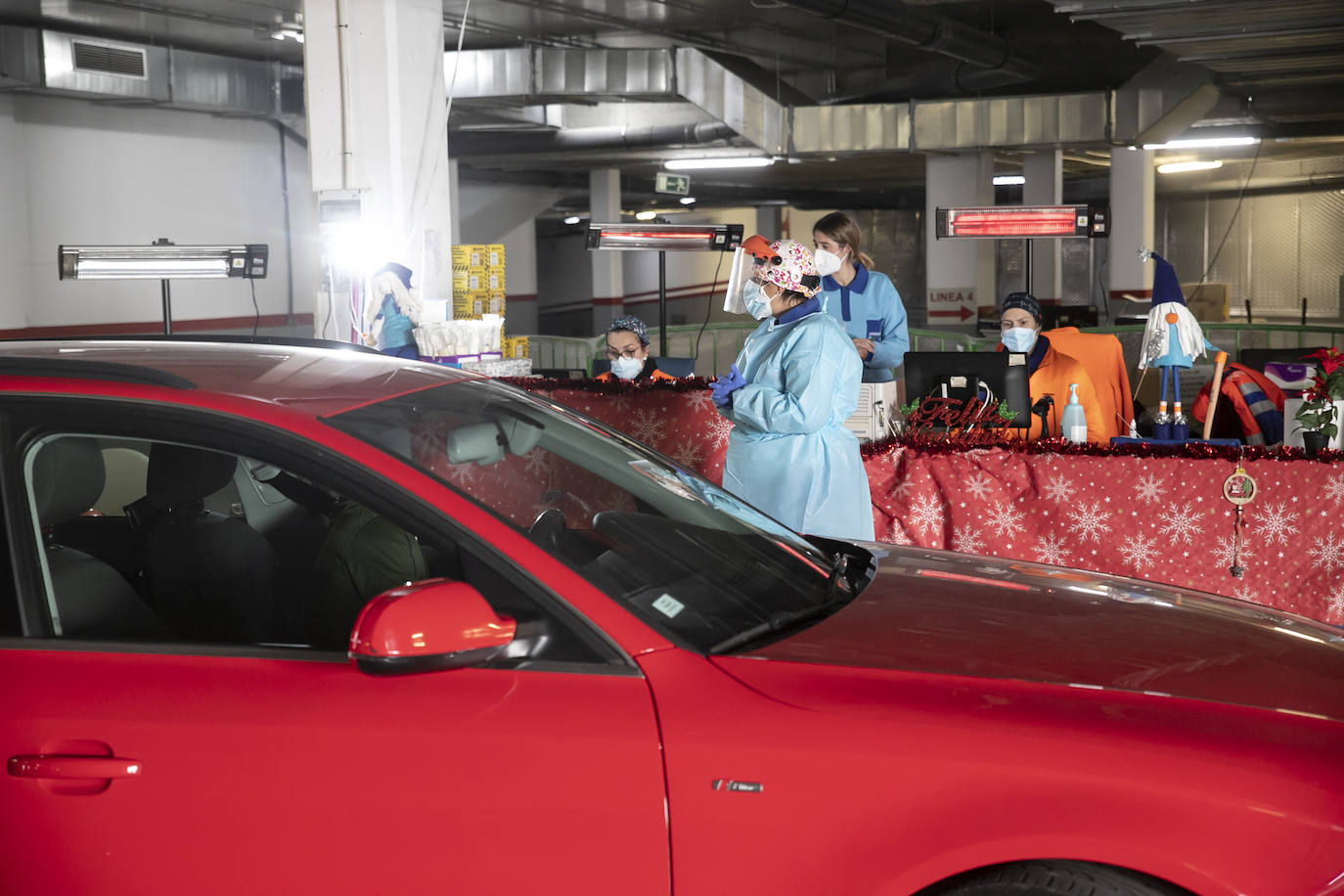 El autocovid del Castilla del Pino en Córdoba multiplica su actividad, en imágenes