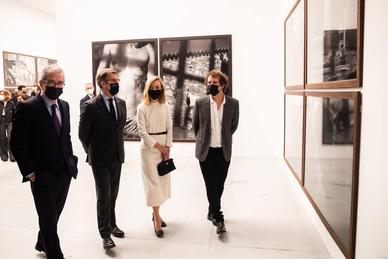 Pablo Isla, Alberto Núñez Feijóo, Marta Ortega y Benjamin Lindbergh en la inauguración matinal de la exposición. 