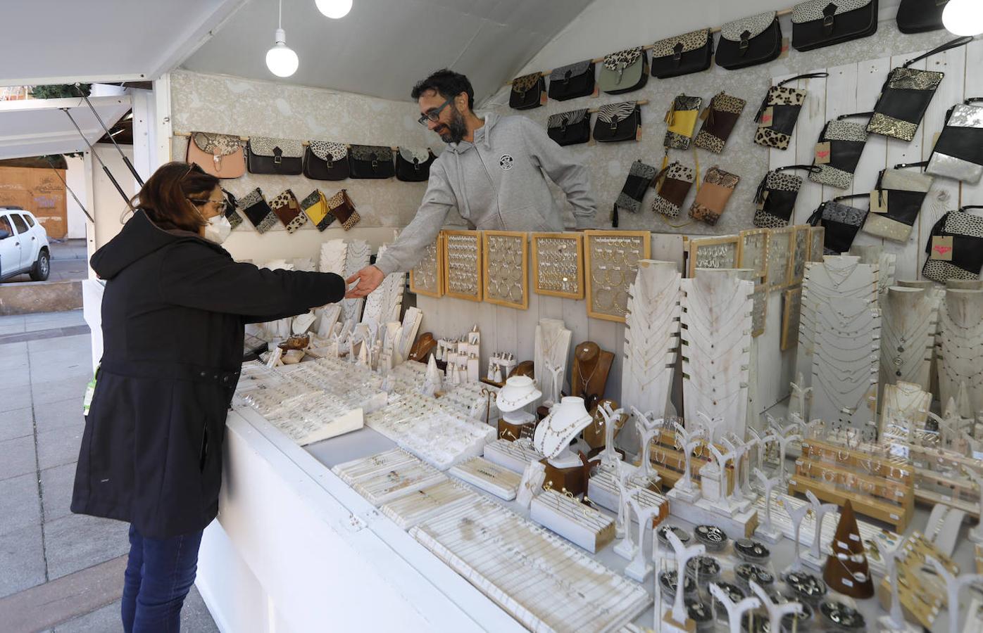 El Mercadillo de Navidad de la plaza de La Corredera, en imágenes