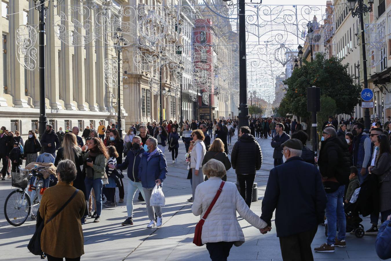 Este domingo de puente en Sevilla... ni el alfiler