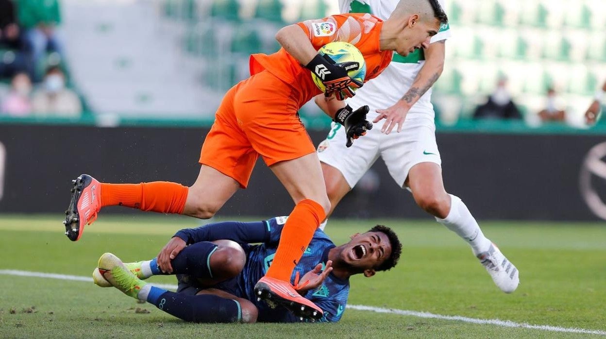 El Elche-Cádiz CF, en imágenes: la cara de la derrota