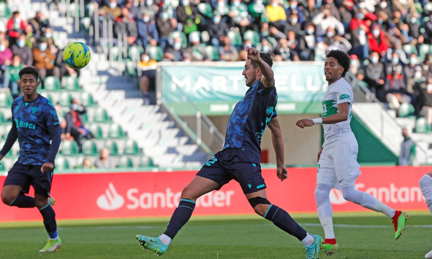 El Elche-Cádiz CF, en imágenes: la cara de la derrota