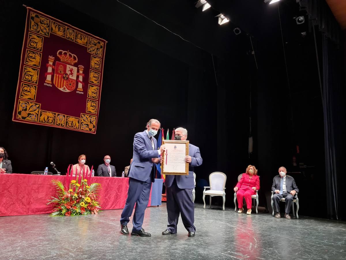 Fotos: Entrega de insignias de oro en Chiclana en el Día de la Constitución