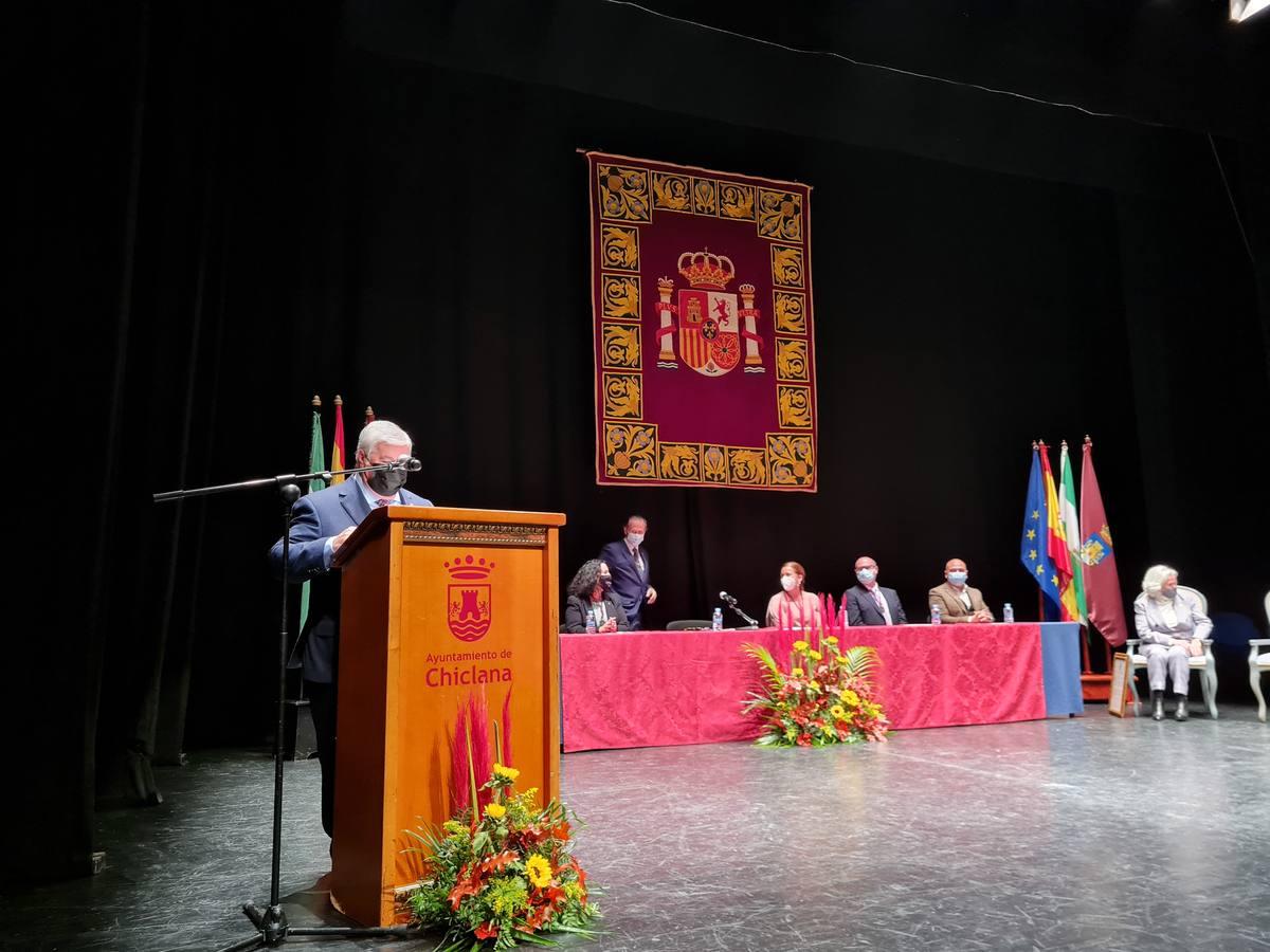 Fotos: Entrega de insignias de oro en Chiclana en el Día de la Constitución