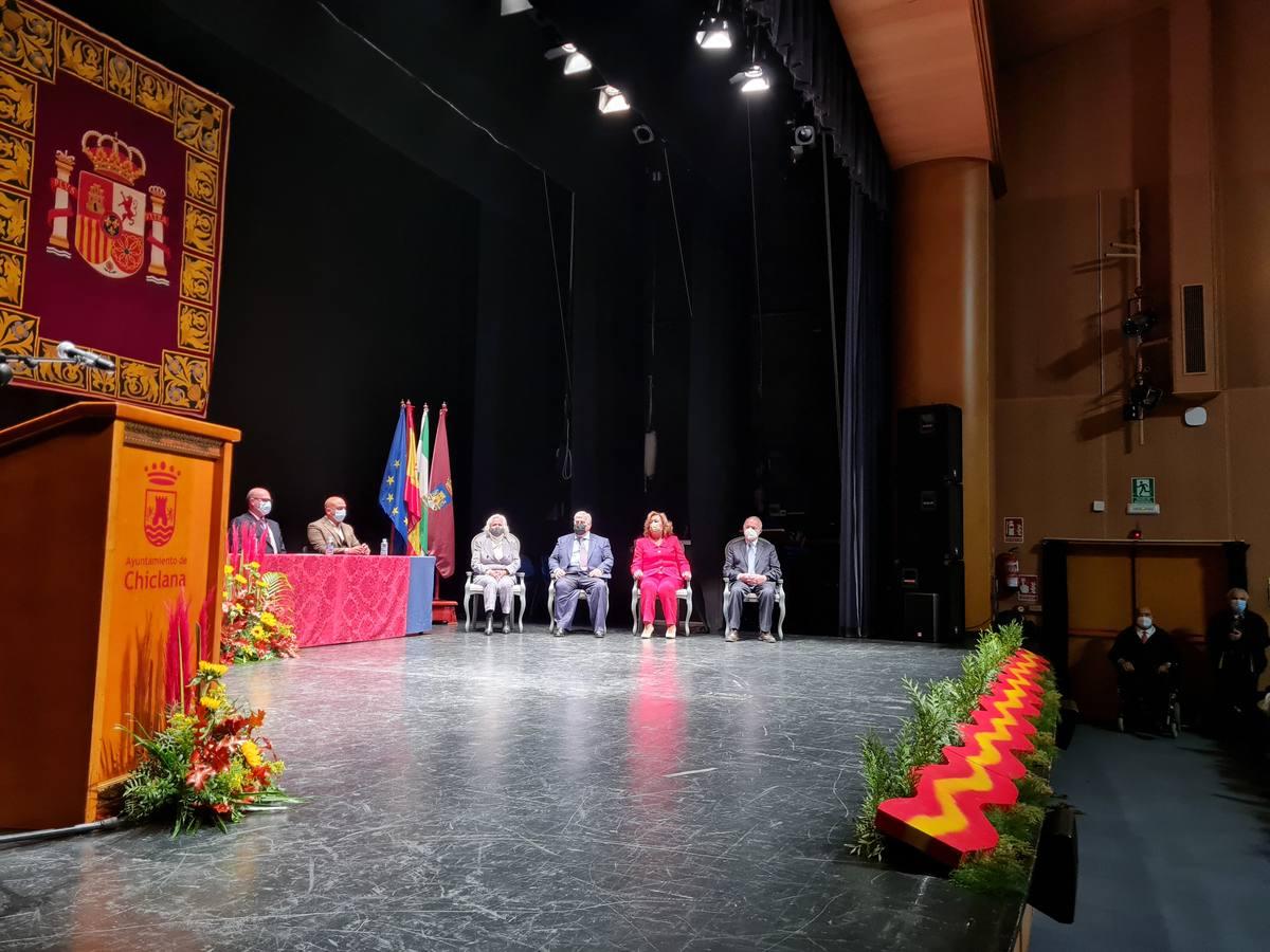 Fotos: Entrega de insignias de oro en Chiclana en el Día de la Constitución