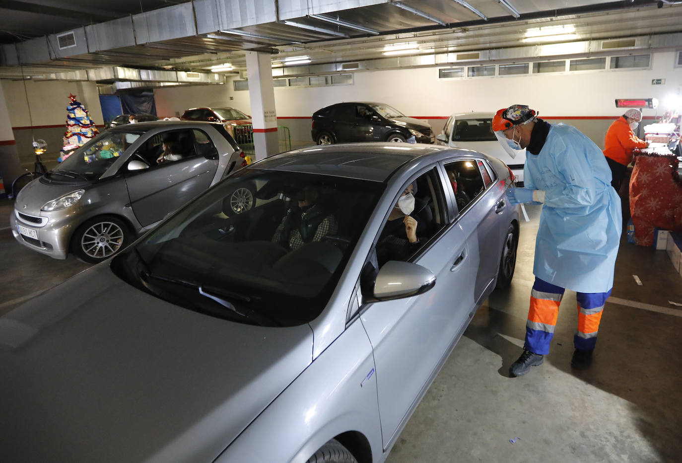 El autocovid del centro Castilla del Pino en Córdoba, en imágenes