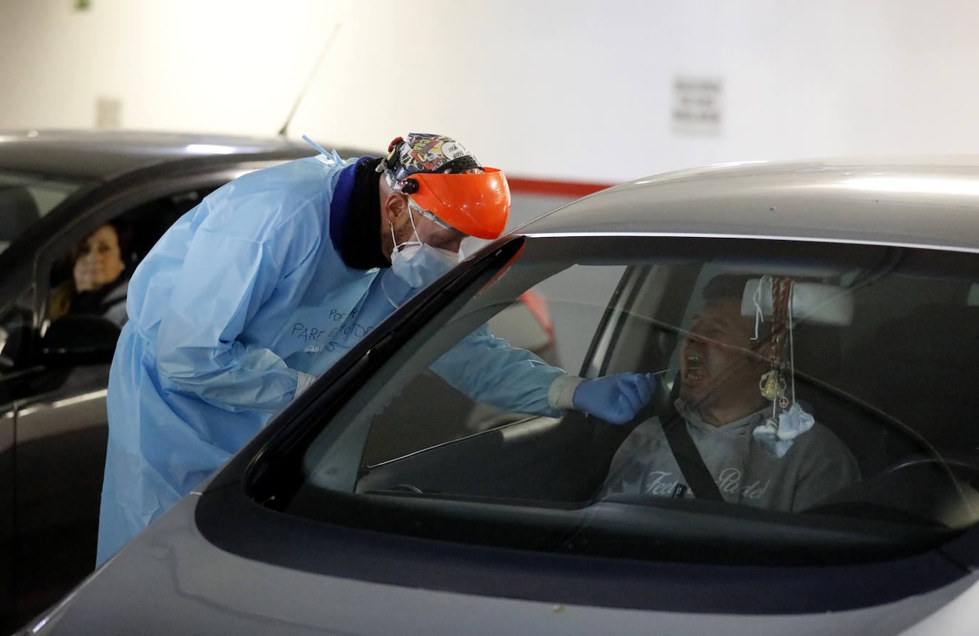 El autocovid del centro Castilla del Pino en Córdoba, en imágenes