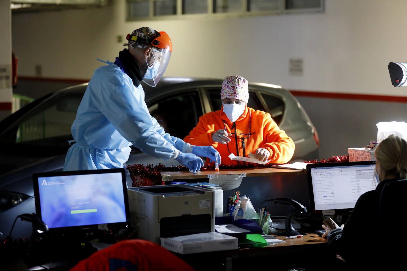 El autocovid del centro Castilla del Pino en Córdoba, en imágenes