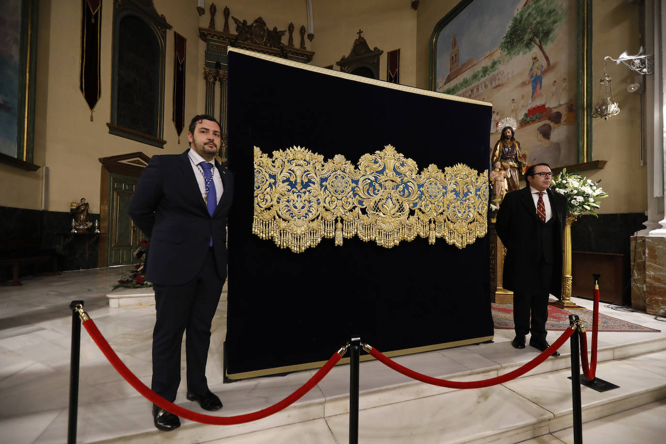 La bambalina del palio de la Virgen de la Piedad de Córdoba, en imágenes