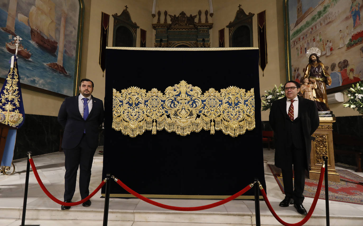 La bambalina del palio de la Virgen de la Piedad de Córdoba, en imágenes