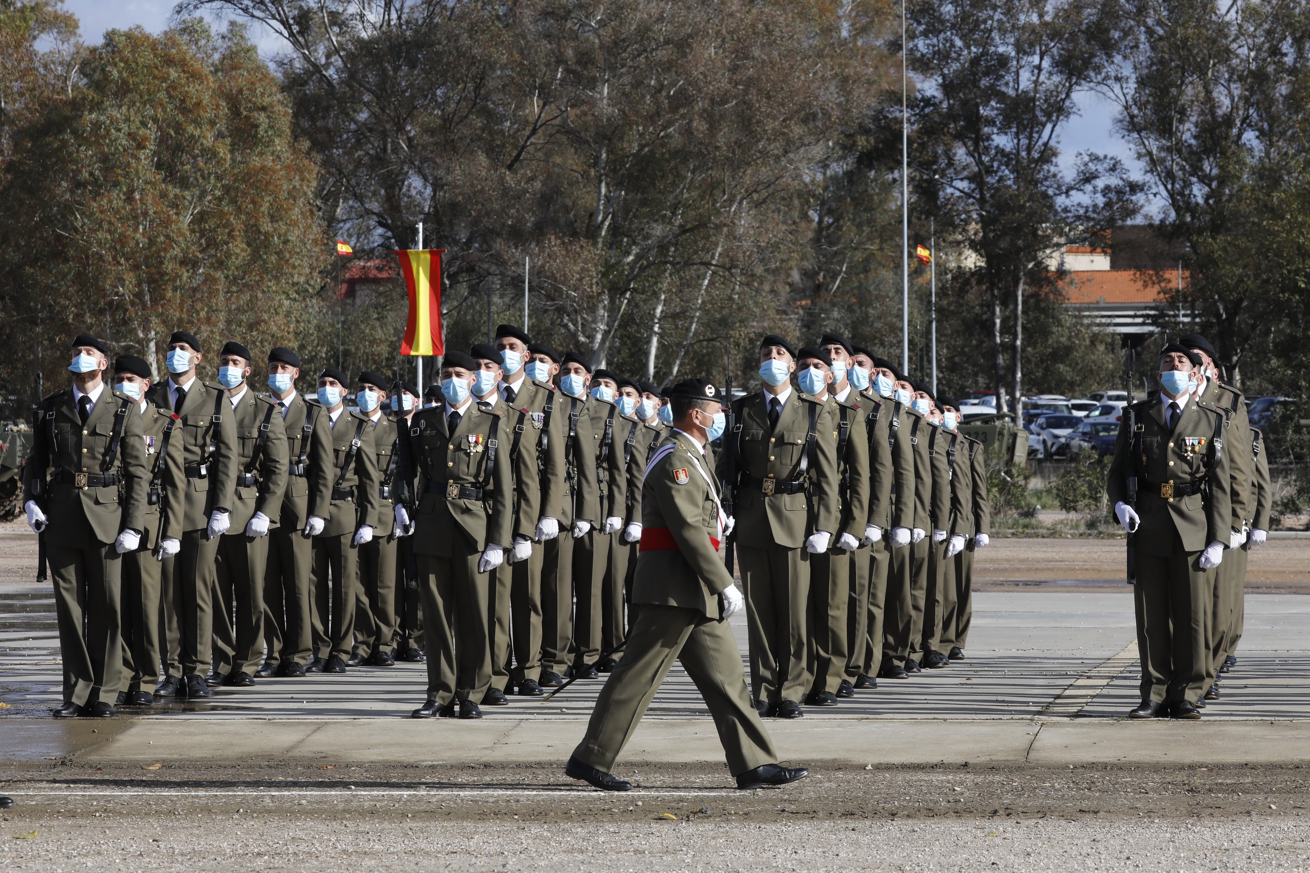 El desfile de la BRI X de Córdoba por el Día de la Inmaculada, en imágenes